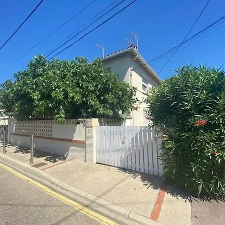 Appartement T3 Plain Pied Terrasse Wifi 4sard32 Ground Floor, Terrace And Wifi *