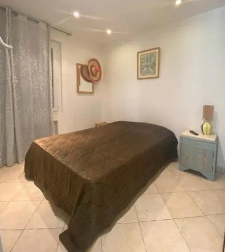 Apartamento T3 Plain Pied Terrasse Wifi 4sard32 Ground Floor, Terrace And Wifi *